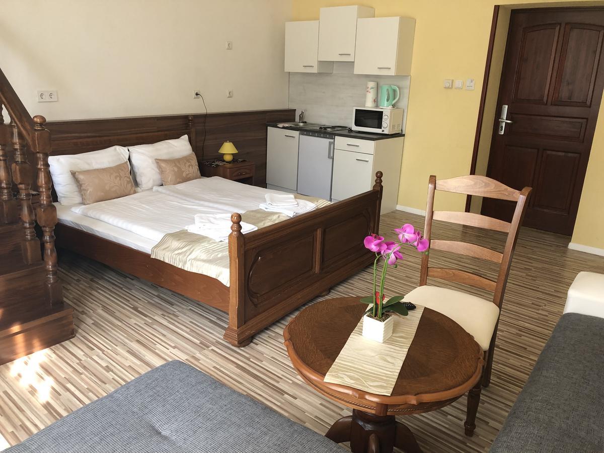 Mosoly Apartman Сегед Екстериор снимка